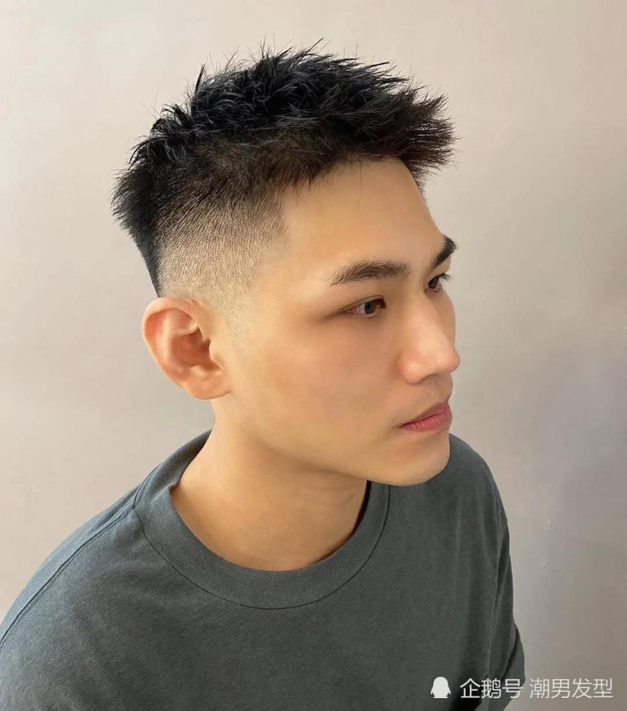 1,飞机头发型发型不仅是男生颜值的重要组成部分,还是我们个人整体