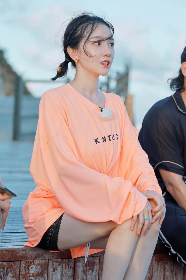 陈小纭也太美了穿红裙宛若迪士尼公主网友需要仪式感