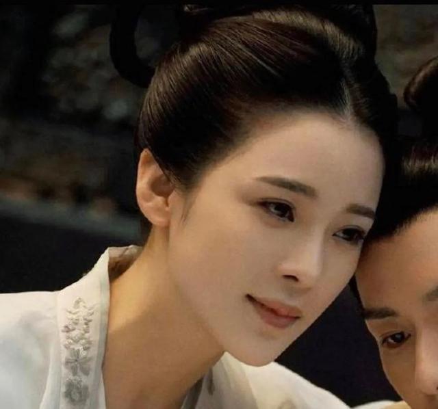 成毅|成毅新剧《长安诺》毫无CP感，女主年纪太大长得老，和成毅同框像母子