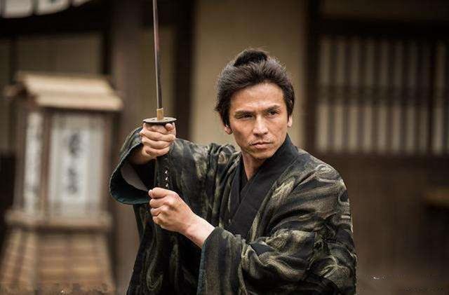 公元1584年,宫本武藏降生在美作国吉野郡宫本村的一个剑士之家.