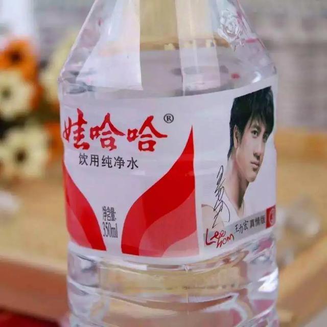 许光汉代言的娃哈哈纯净水你喝过吗娃哈哈的核心问题只有一个