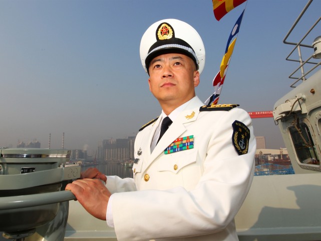 想要当上舰长要求有多高辽宁舰舰长相当于部队的什么军衔