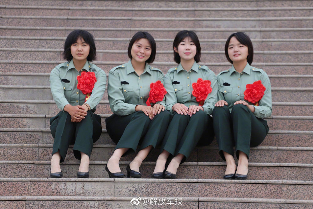 最好的祝福新疆军区某工兵团首批女兵退伍