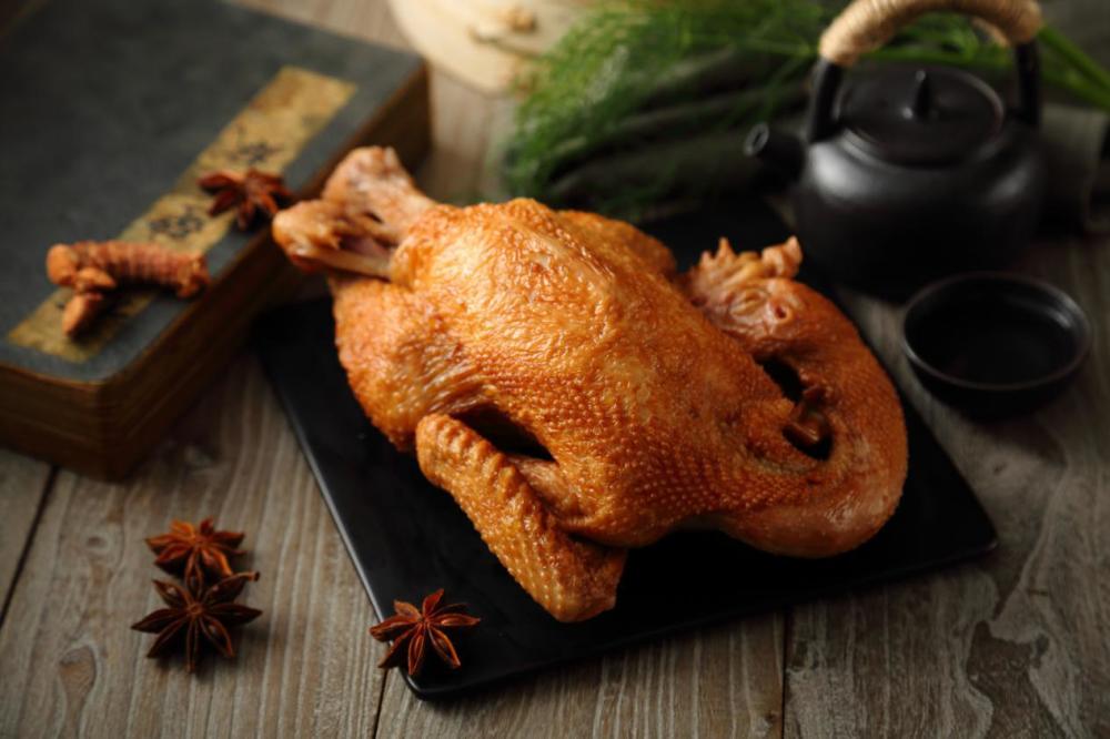 中国名菜符离集烧鸡数十道工序鲜美劲道好口感