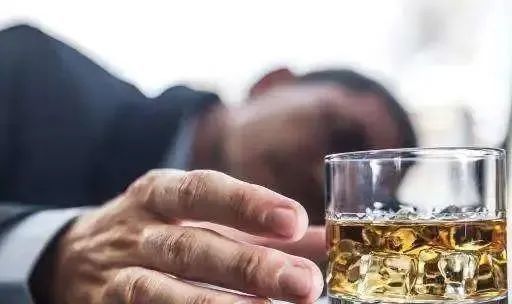 脑梗塞|63岁阿姨，昏迷入院，1小时后身亡，这玩物害了不少人，尤其是夏天
