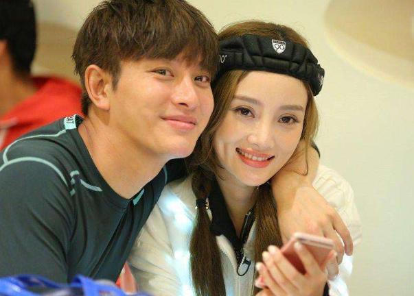 贾乃亮和乔欣恋情要官宣引起热议网友李小璐没机会了