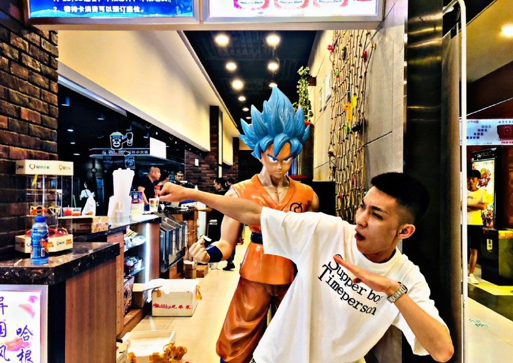 段宏楠女友身穿婚纱照曝光,独自一人手拿"证书",两