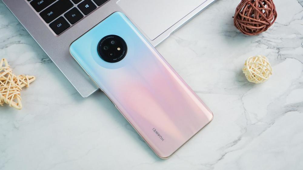 和宿舍兄弟开黑电量不够华为畅享20plus让你全场不ng