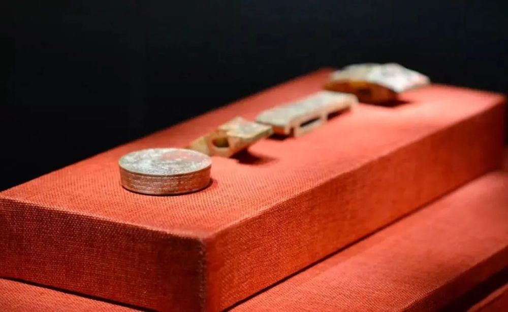 玉器|有件秦汉的玉器，自豪一辈子！