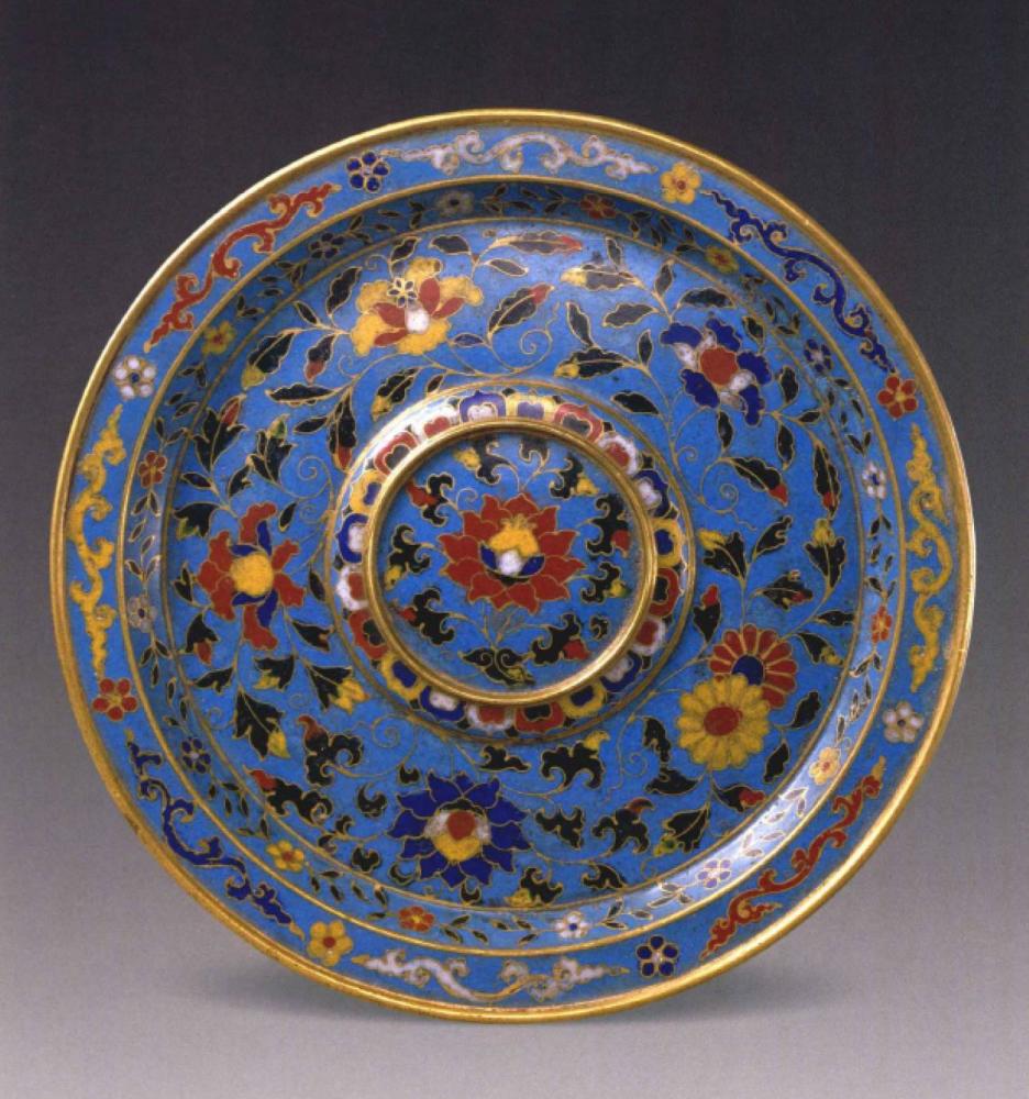 中国珐琅艺术明宣德时期的珐琅精品掐丝细致流畅釉色纯正