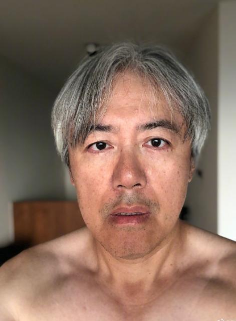 53岁"苦情歌王"张宇晒照满头白发,事出有因,变大叔也超有型
