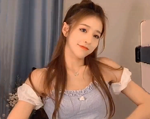 网红刘思瑶"证件照"曝光,欧式眼皮脸型方,与现在判若两人