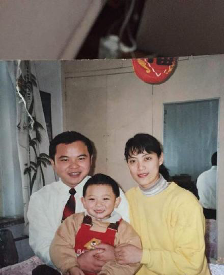 黄子韬|黄子韬爸爸病逝，享年52岁令人惋惜，工作室发文恳请给家人时间