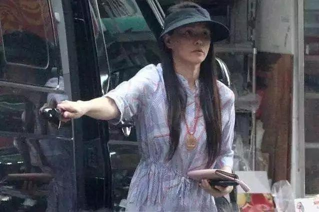 乘风破浪的姐姐|52岁伊能静状态如少女？白皙肌肤没皱纹，原来每年砸百万在脸上