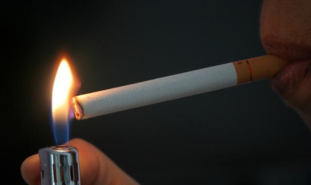 吸烟|给老烟民提个醒：这3个小测试，若无法顺利完成，请尽快戒烟吧