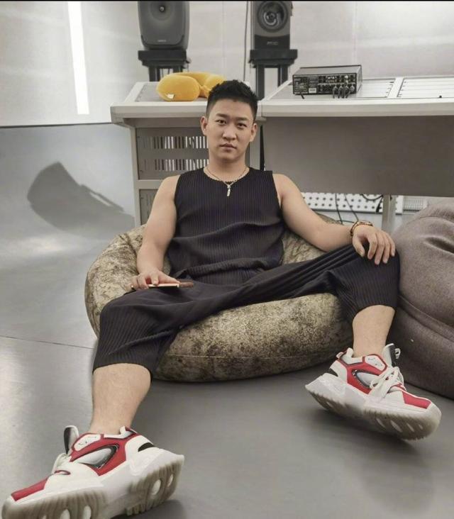 被郭德纲怀疑叛变,孟鹤堂狂道歉7次,当晚栾云平发微博剑指七队