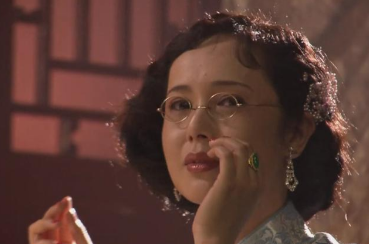 许多人初见马思纯,是《大宅门》里的少女白玉婷.