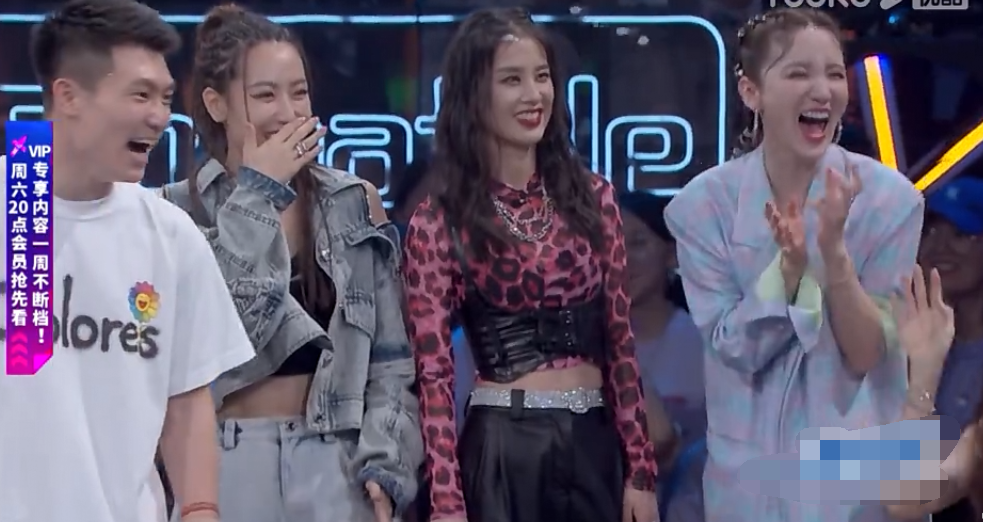 王一博|街舞：王一博被挑衅，争奇斗艳炸到姐姐，廖搏被抓住目光无处安放