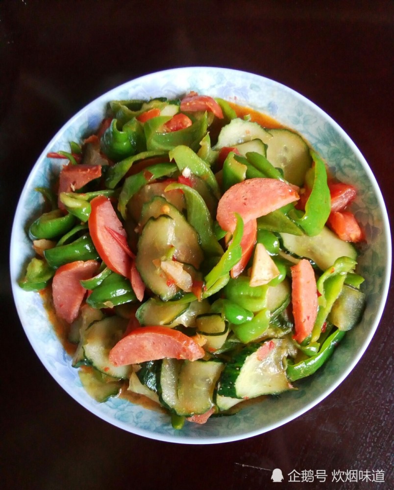 家常炒菜小秘方,用西红柿和香菜炒花菜,让花菜炒出香菜味