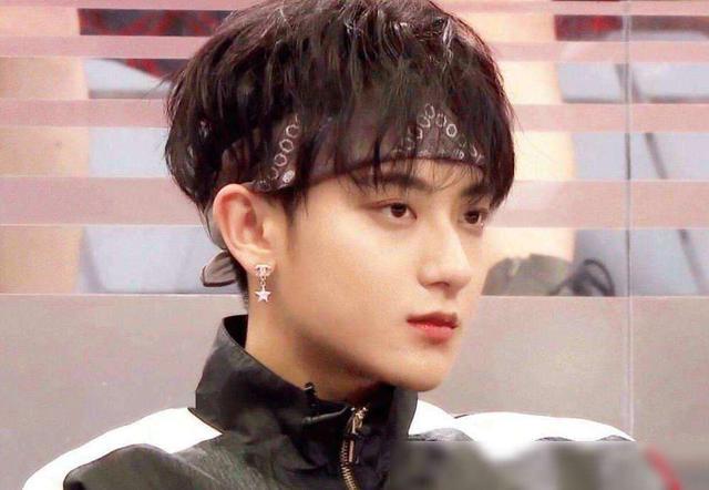 黄子韬|黄子韬爸爸因病去世年仅52岁，身价高达200亿，曾是青岛财富第7名