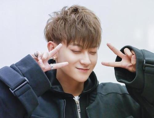 黄子韬|黄子韬爸爸因病去世年仅52岁，身价高达200亿，曾是青岛财富第7名