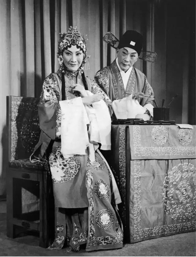 言慧珠|言慧珠：京剧世家梅兰芳爱徒，三段“惊艳”婚姻却凄凉自尽