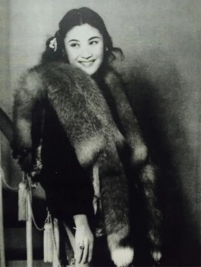 言慧珠|言慧珠：京剧世家梅兰芳爱徒，三段“惊艳”婚姻却凄凉自尽