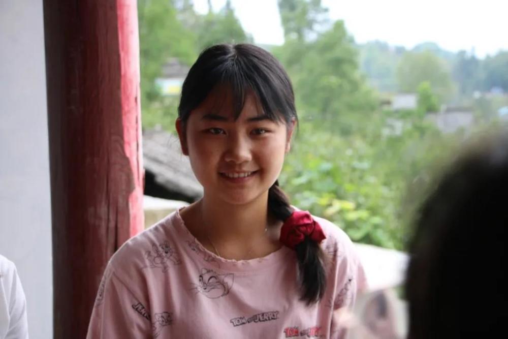 贵州农家17岁小妹702分上清华