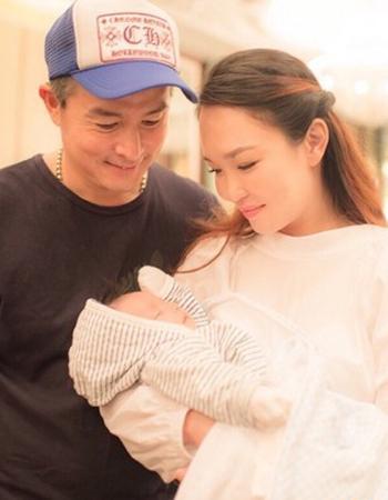 范文芳|49岁范文芳晒全家福，6岁儿子颜值超高，老公李铭顺头发花白