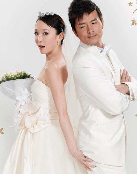 范文芳|49岁范文芳晒全家福，6岁儿子颜值超高，老公李铭顺头发花白