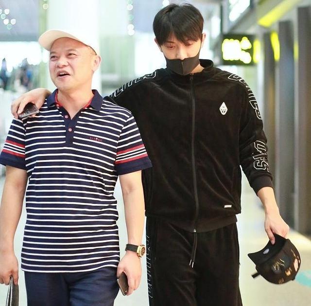 黄子韬|黄子韬父亲去世，空留200亿身家4家公司，未抱上孙子成遗憾