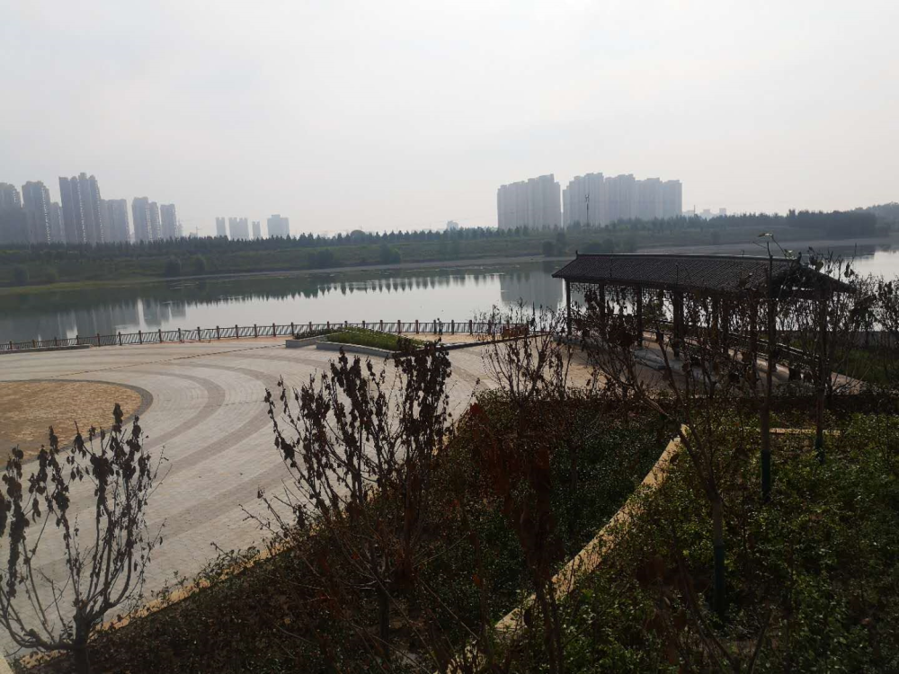 河南鶴壁新區淇河南岸公園觀景臺建好了正好國慶節來遊玩