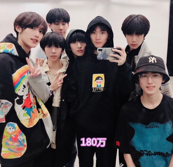 各组合的粉丝量,硬糖少女36万,时代少年团180万,而他们一骑绝尘