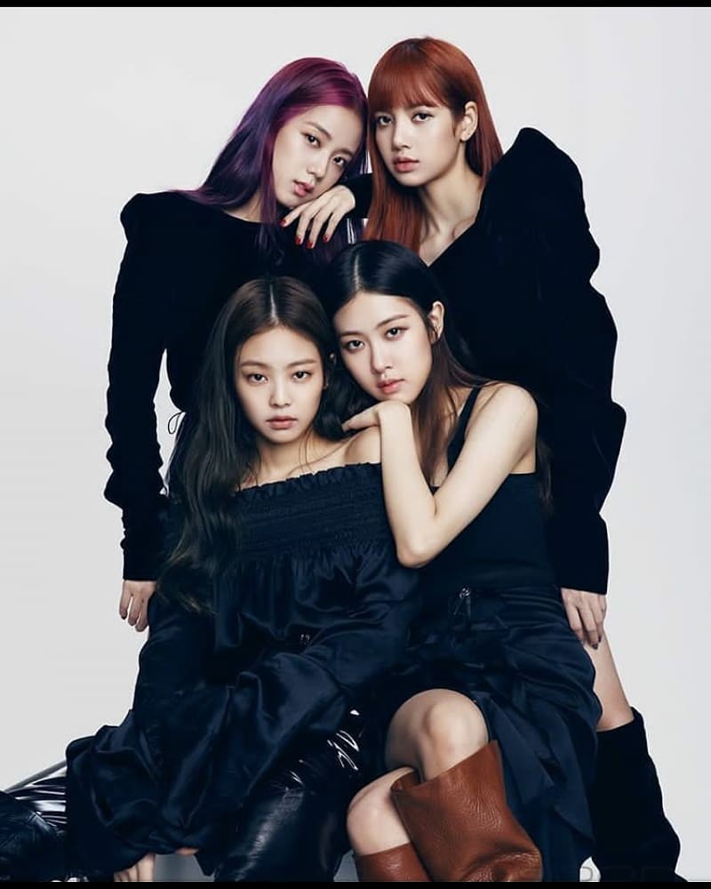 blackpink晒照,lisa秋日浓妆气质满分,朴彩英短款毛衣秀曲线_腾讯新闻