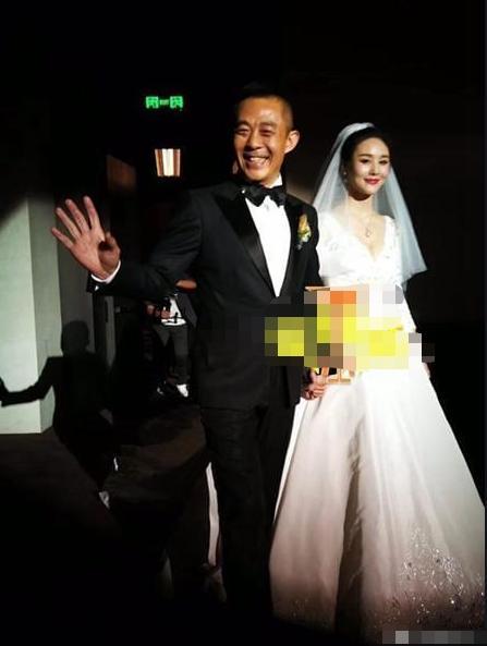 妻子一任比一任小50岁三婚小20岁娇妻的侯勇到底有何魅力