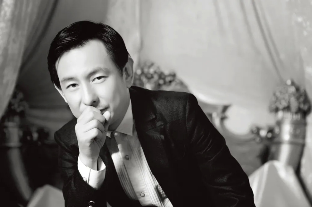 陈忠洲|画家陈忠洲：以诗意的个性，让情感在水墨中舞蹈