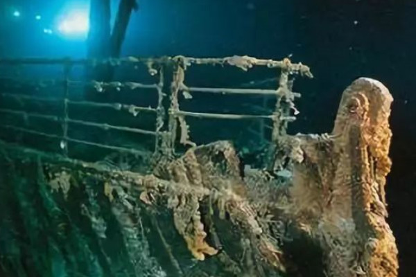 泰坦尼克号|泰坦尼克号已经沉没了百年，为何没人去打捞？专家：碰都不敢碰！