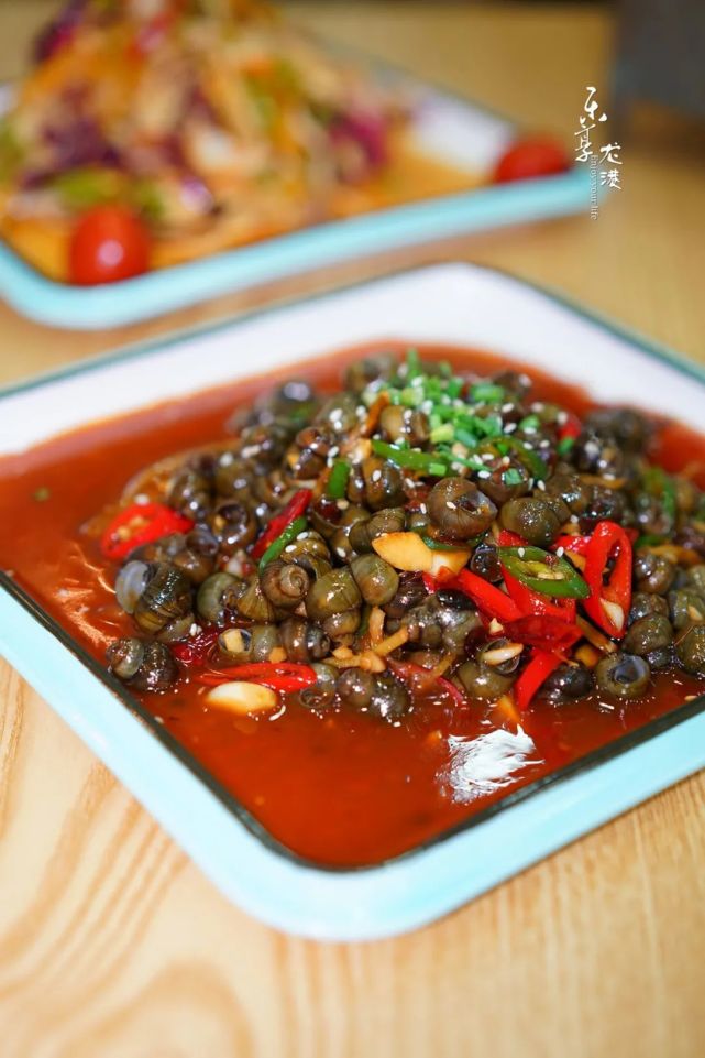 刘记的这份爆炒螺丝也很特别,不像一般排挡里头炒出的那种满是烟火气