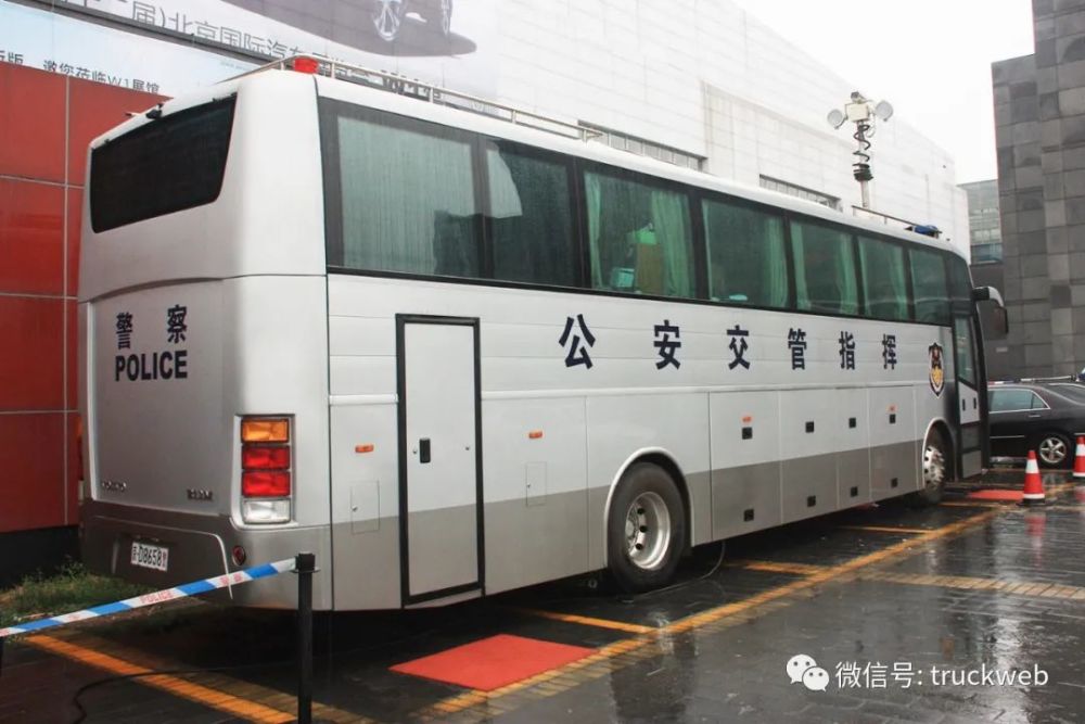 曾经的高速客运旗舰 售价超200万 车辆代号xw6120系列的西沃b12m