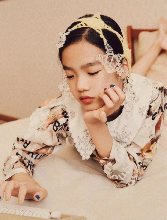 钟丽缇二女儿颜值反转和张伦硕拍复古大片