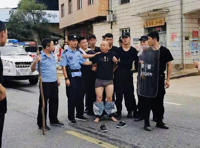 死者家属披露曾春亮案发前全程,调查组称警方工作流程有2点瑕疵