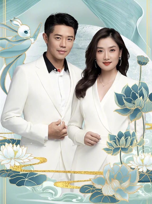 凤凰传奇下乡演出玲花发福明显没下巴一脸冷漠脚上恨天高抢镜