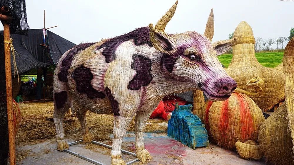 彩灯之乡第四届草雕节之"天空之恋",让生活幻化成诗!