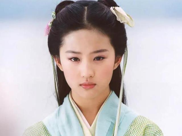 刘亦菲|刘亦菲又被骂上热搜？拍新片每天训练4小时，近照还被说胖