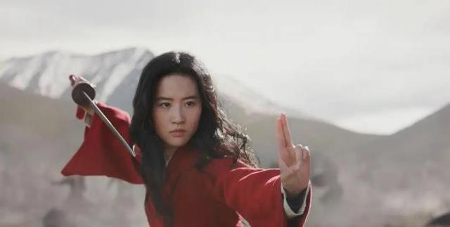 刘亦菲|刘亦菲又被骂上热搜？拍新片每天训练4小时，近照还被说胖