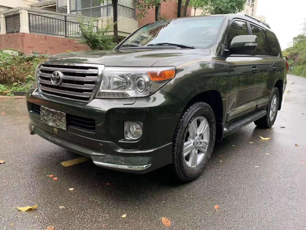 15年陆地巡洋舰5700售价258万越野霸气感官瞬间来袭