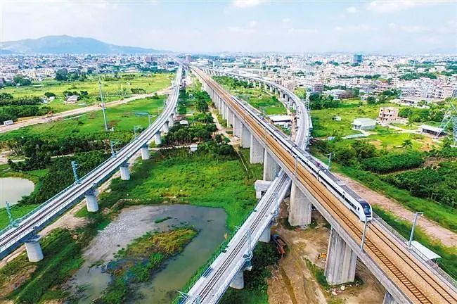 汕汕鐵路汕頭灣隧道盾構井工地▲汕頭高鐵站開通鐵路實現零的突破