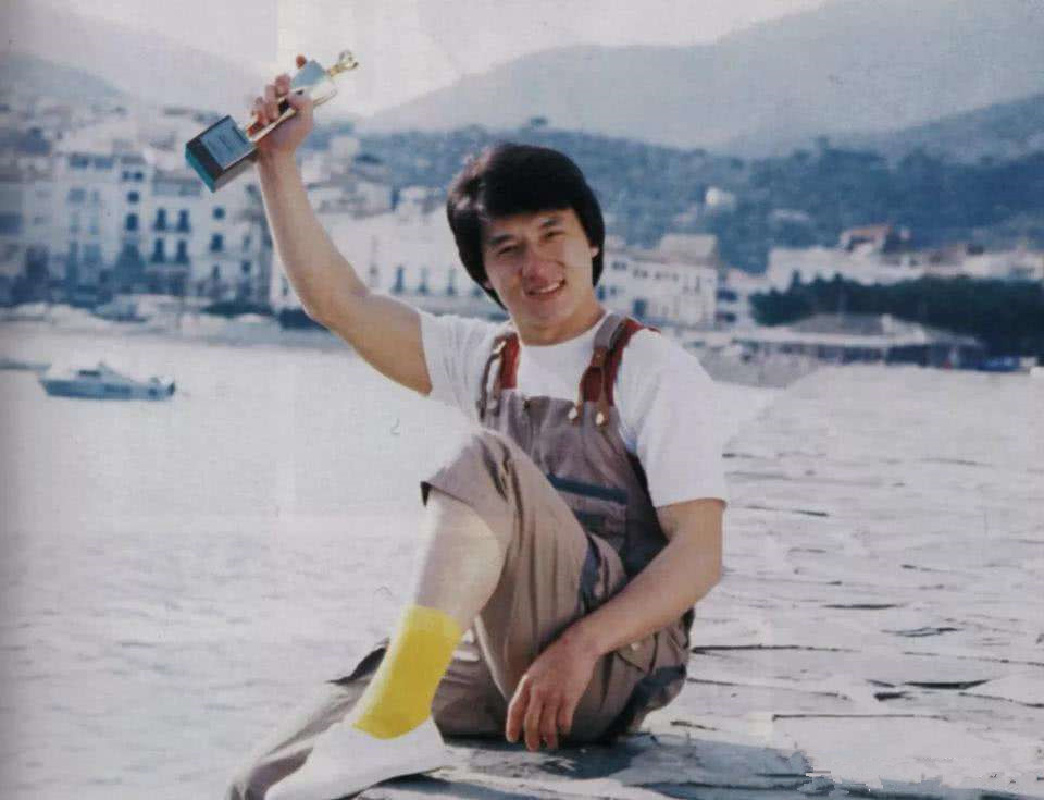 成龙|10秒的镜头，成龙犹豫了6天，拖延时间被洪金宝大“骂”