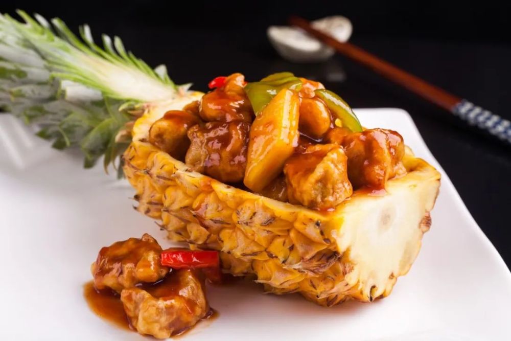 外国人发音不准,常把"古老肉"叫做"咕咾肉","咕噜肉"糖醋排骨的历史较