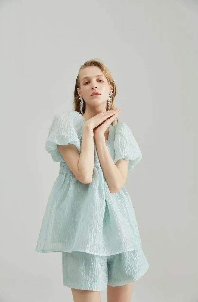 各大女装品牌追求的文雅腔调秀场一个比一个豪华如何选